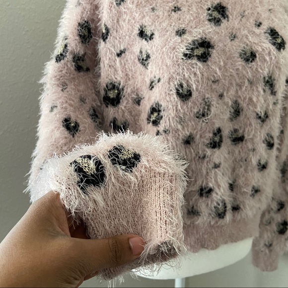 Freshman | Cheetah Print Fuzzy Sweater - Picture 4 of 5